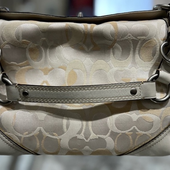 COACH Chelsea Optic Signature Handbag - Picture 2 of 8